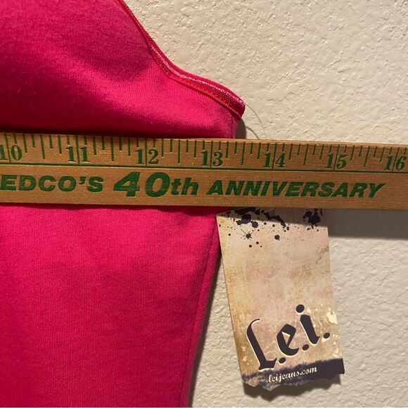 Lei Tank hot pink size medium Strappy padded built in shelf bra size medium - Picture 7 of 9